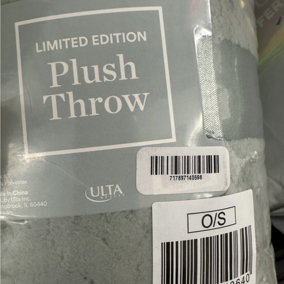 NEW Ulta Limited Edition Ultra Plush Soft Warm Embroidered Throw Blanket in Sage - Picture 2 of 2